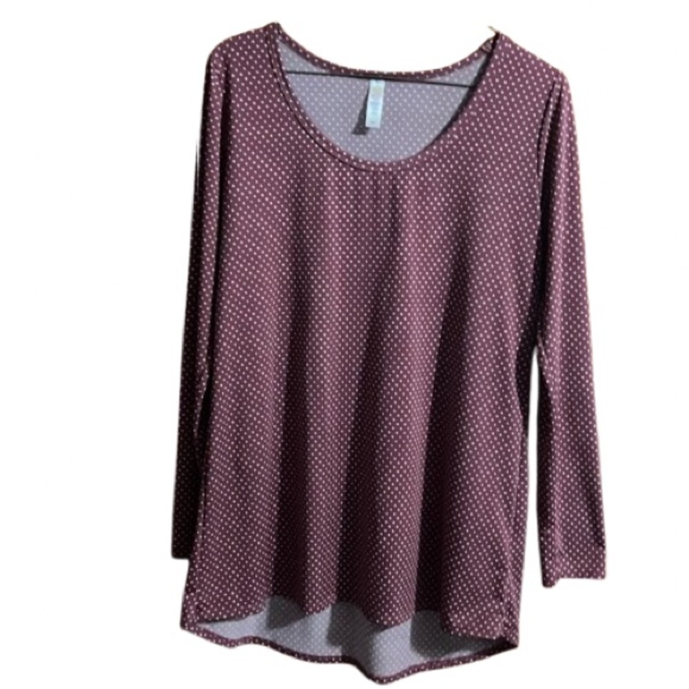 #549 LuLaRoe Lynnae top M long sleeves, high-low hemline scoop neck polka dots